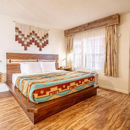 The Classic Desert Aire Hotel Аламогордо Екстериор снимка
