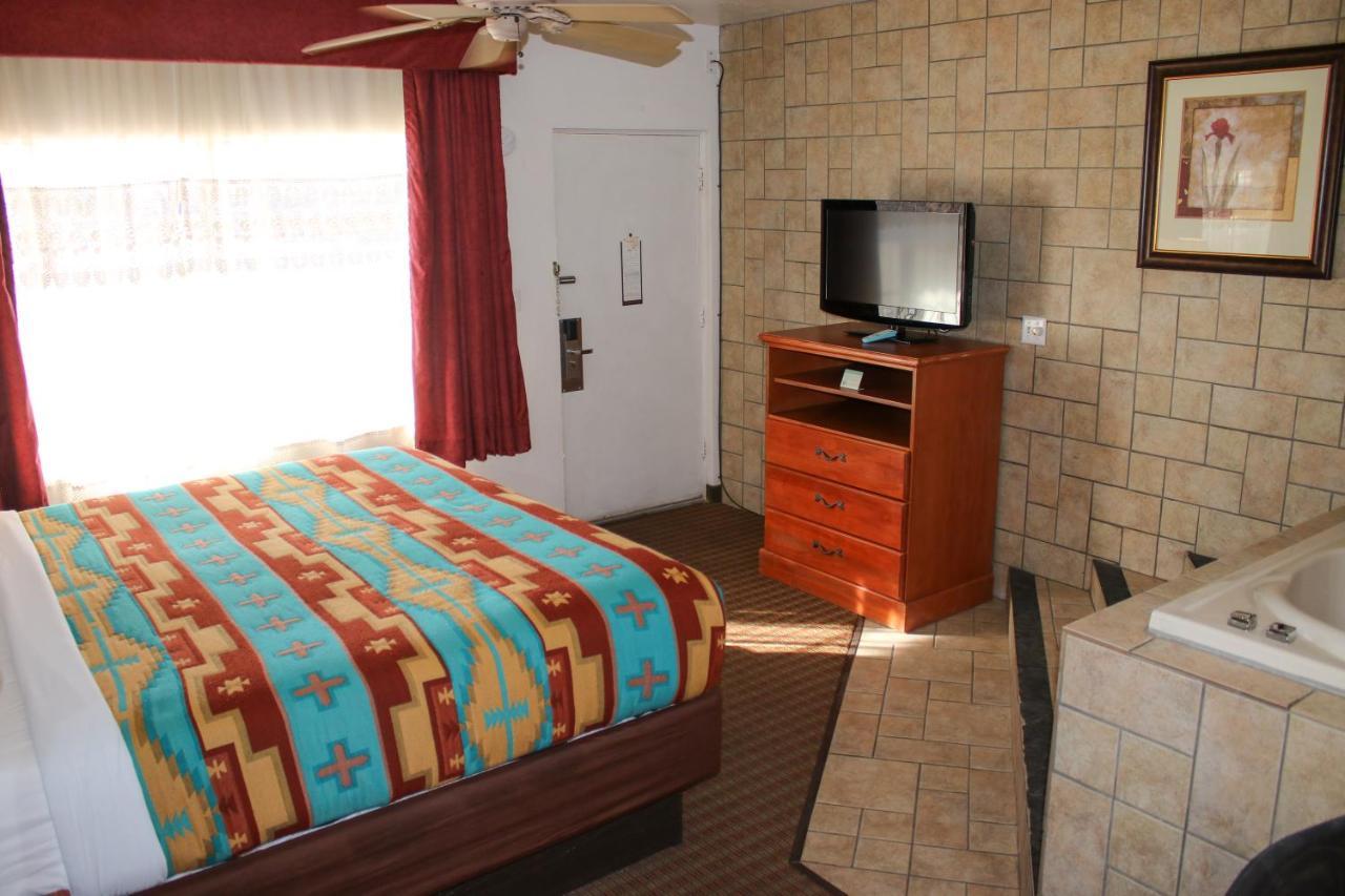 The Classic Desert Aire Hotel Аламогордо Екстериор снимка
