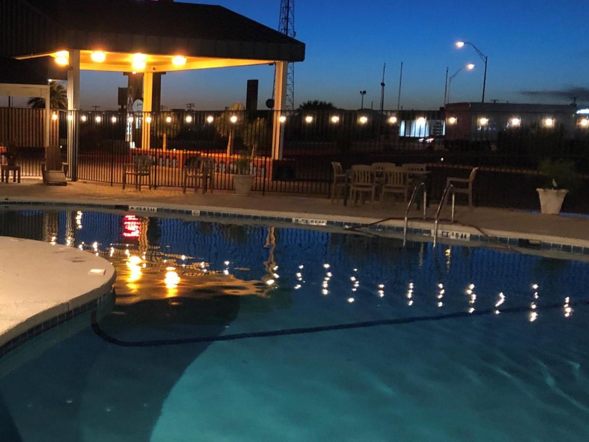 The Classic Desert Aire Hotel Аламогордо Екстериор снимка