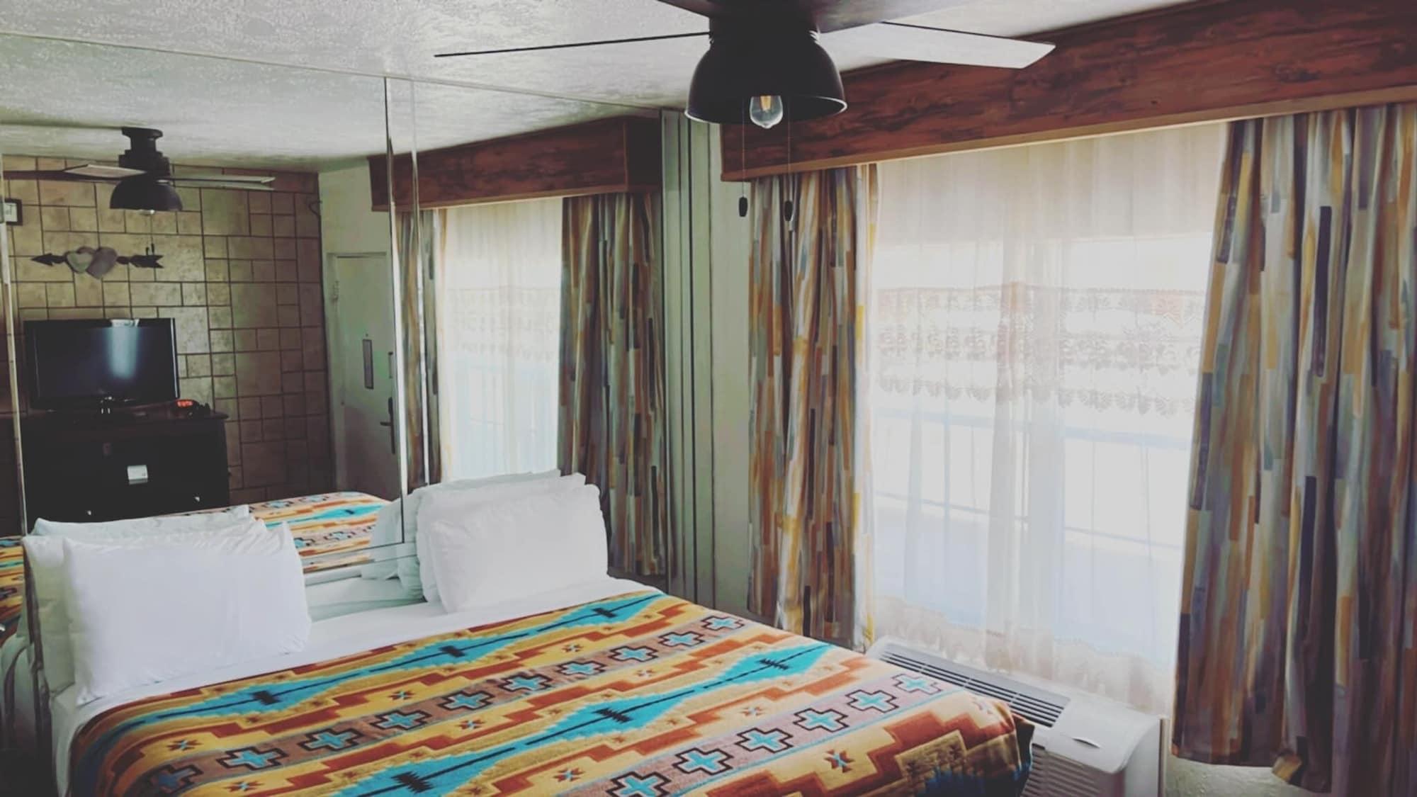 The Classic Desert Aire Hotel Аламогордо Екстериор снимка