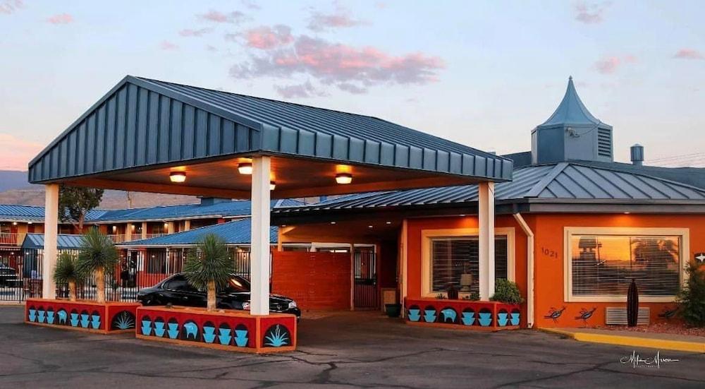 The Classic Desert Aire Hotel Аламогордо Екстериор снимка