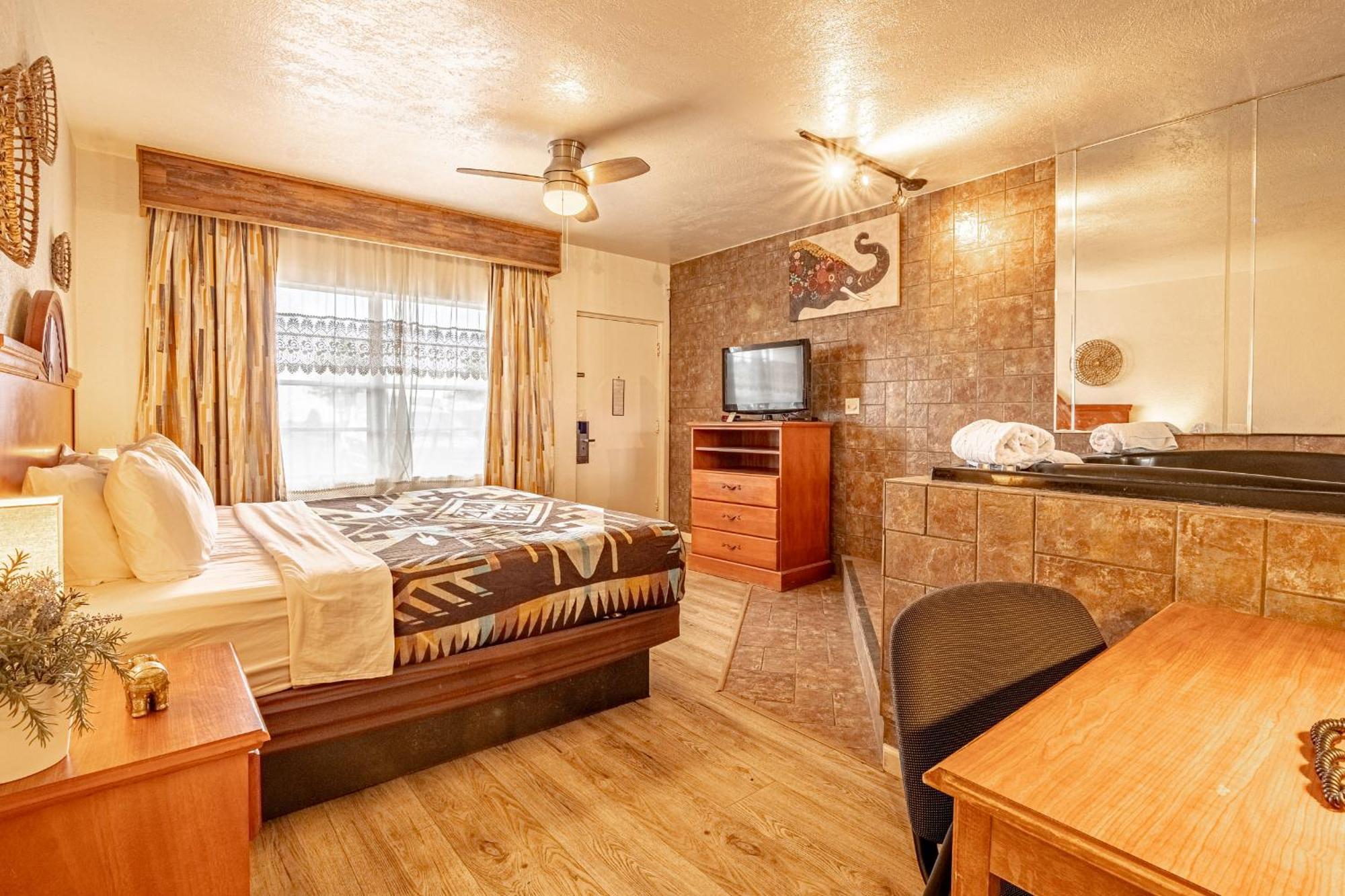 The Classic Desert Aire Hotel Аламогордо Екстериор снимка